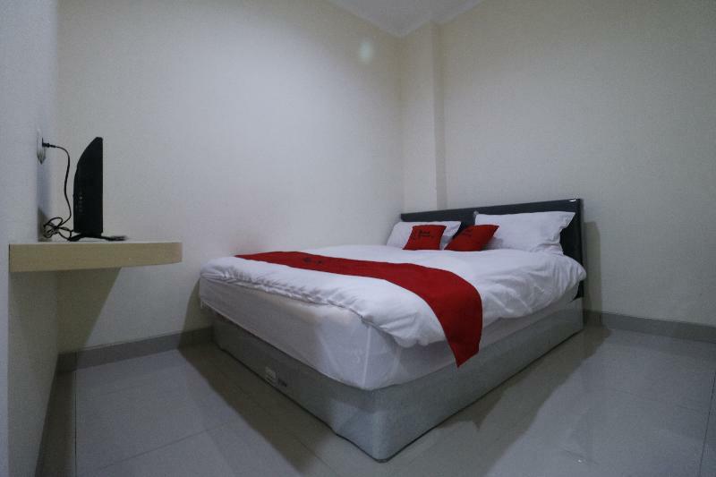 Reddoorz Plus Near Mall Ciputra Jakarta Exterior photo